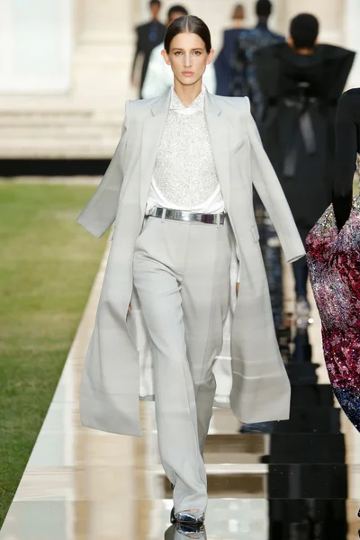 Look 18